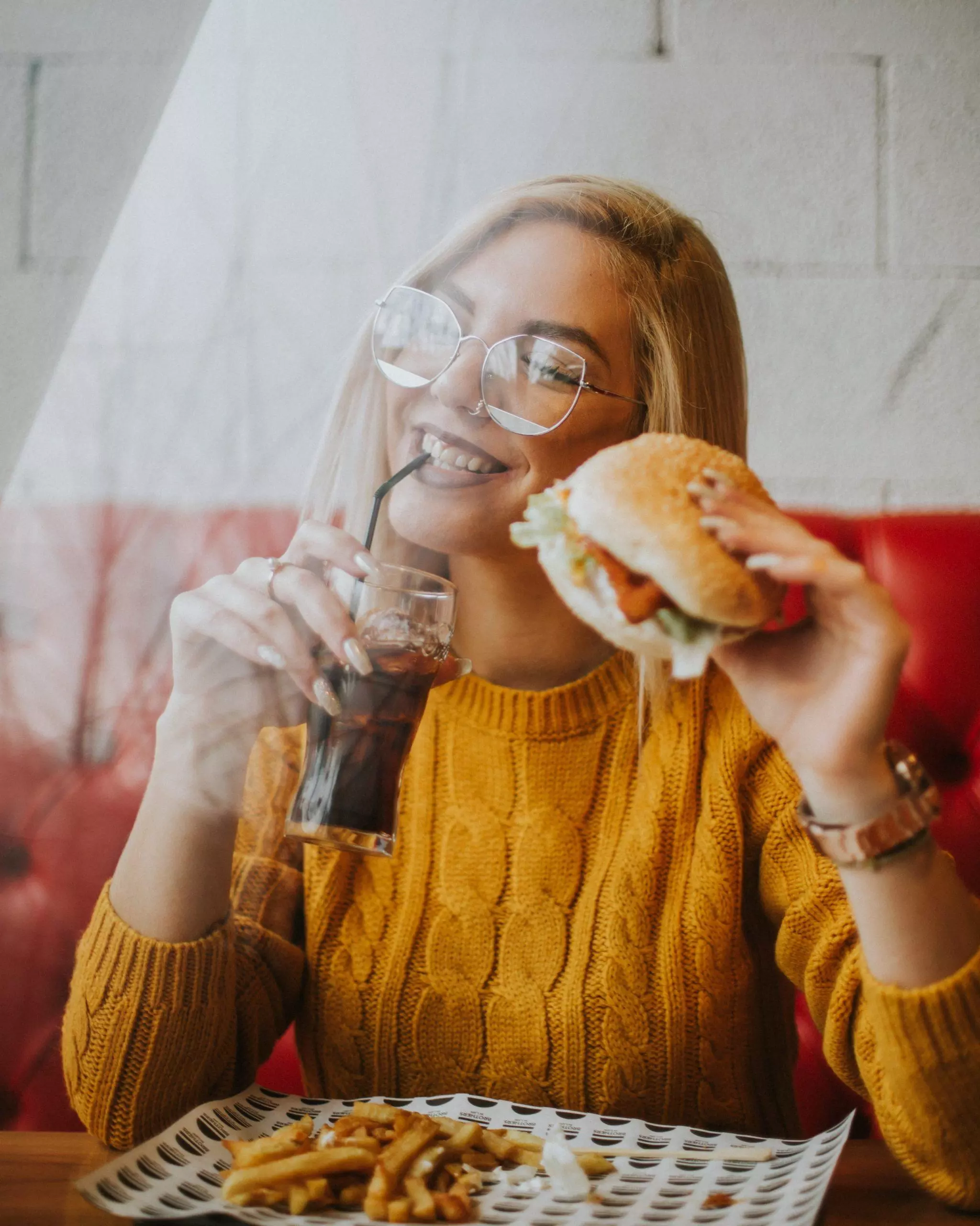 woman eating burger and coke-min